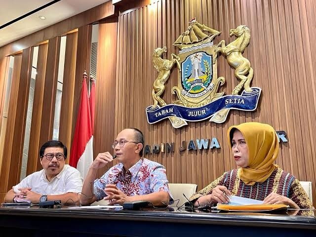 KETUA KADIN JATIM DIWISUDA, DOSEN RASA TEMAN, KULIAH RASA SAUDARA SPS UNAIR TEMPATNYA 