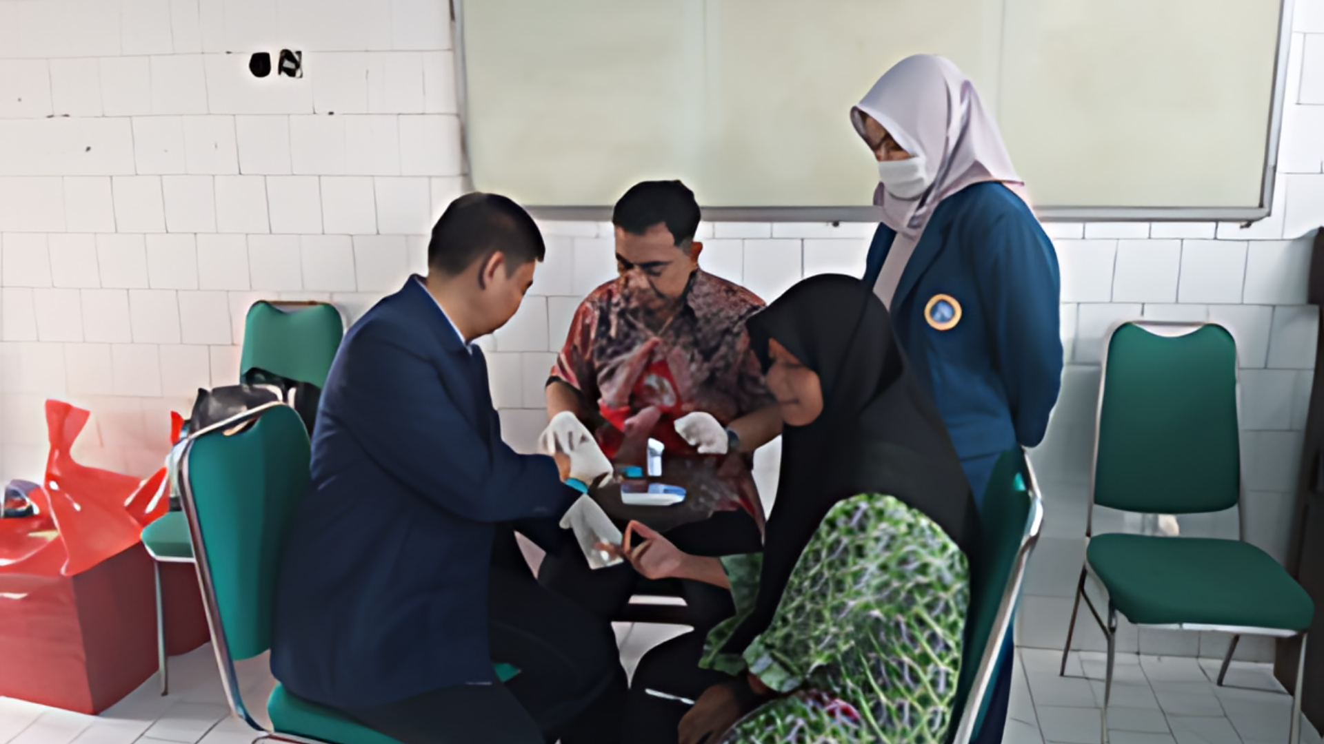 Kegiatan Pengabdian Masyarakat pada remaja putri dengan melaksanakan pemeriksaan hemoglobin di Kab. Jombang