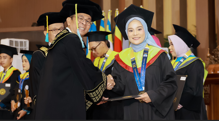 Jejak Forensik Ditya Riski Taher: Wisudawan Terbaik UNAIR yang Melesat dari Keterbatasan