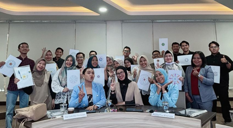 Menggambar Mandala dan Seni Negosiasi: Terobosan UNAIR Cetak Komunikator Andal