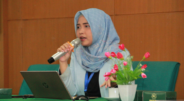 Peneliti UNAIR Dr. Fiona Bagikan Kunci Riset Berkualitas kepada Dosen Pemula