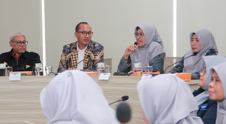 SPS UNAIR Surabaya dan UNIBA Surakarta Jalin Sinergi, Bekali Mahasiswa dengan Wawasan Baru